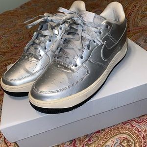 Used Nike Air Force 1 SE (GS) (Silver)